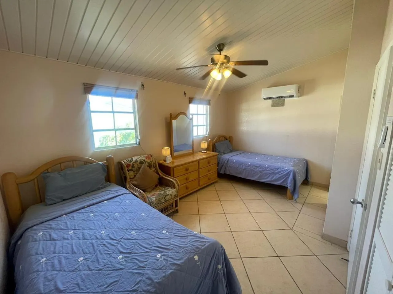 Delightful Waterfront Villa Close To The Beach Jolly Harbour